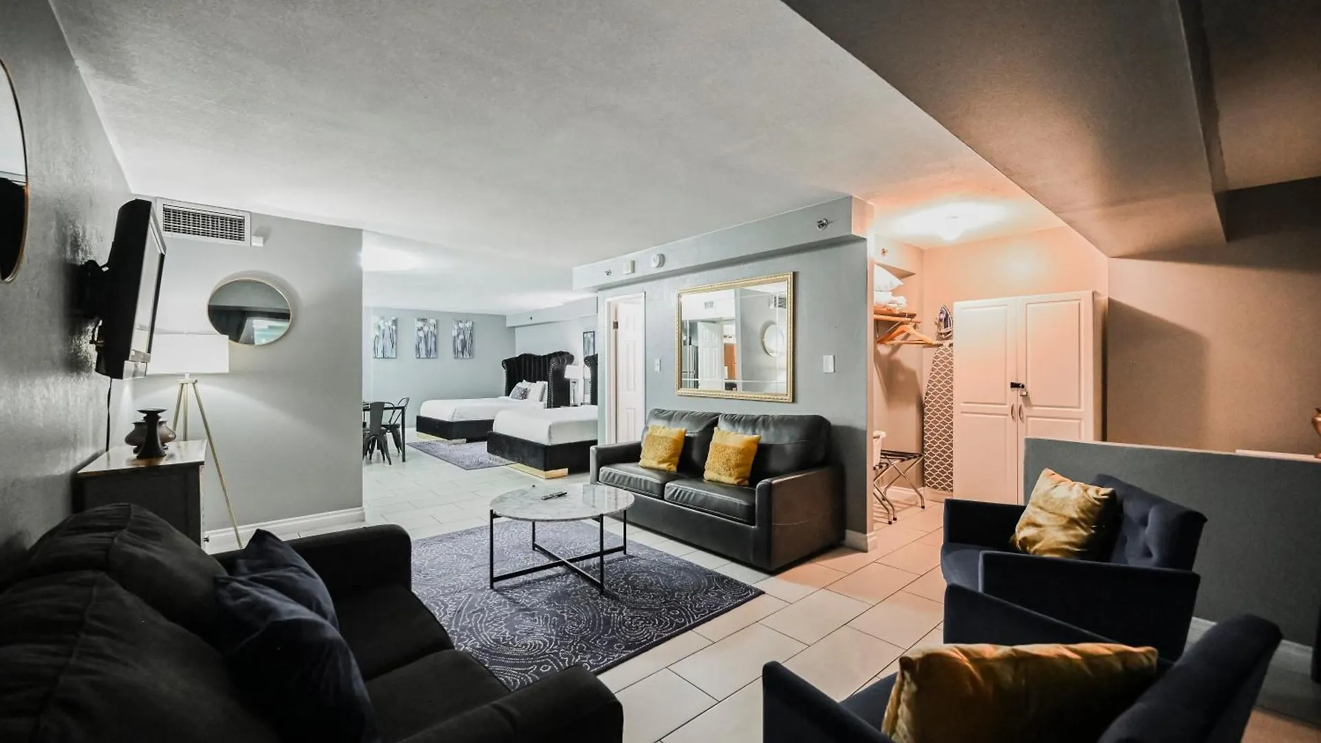Stripviewsuites At Jockey Club Las Vegas