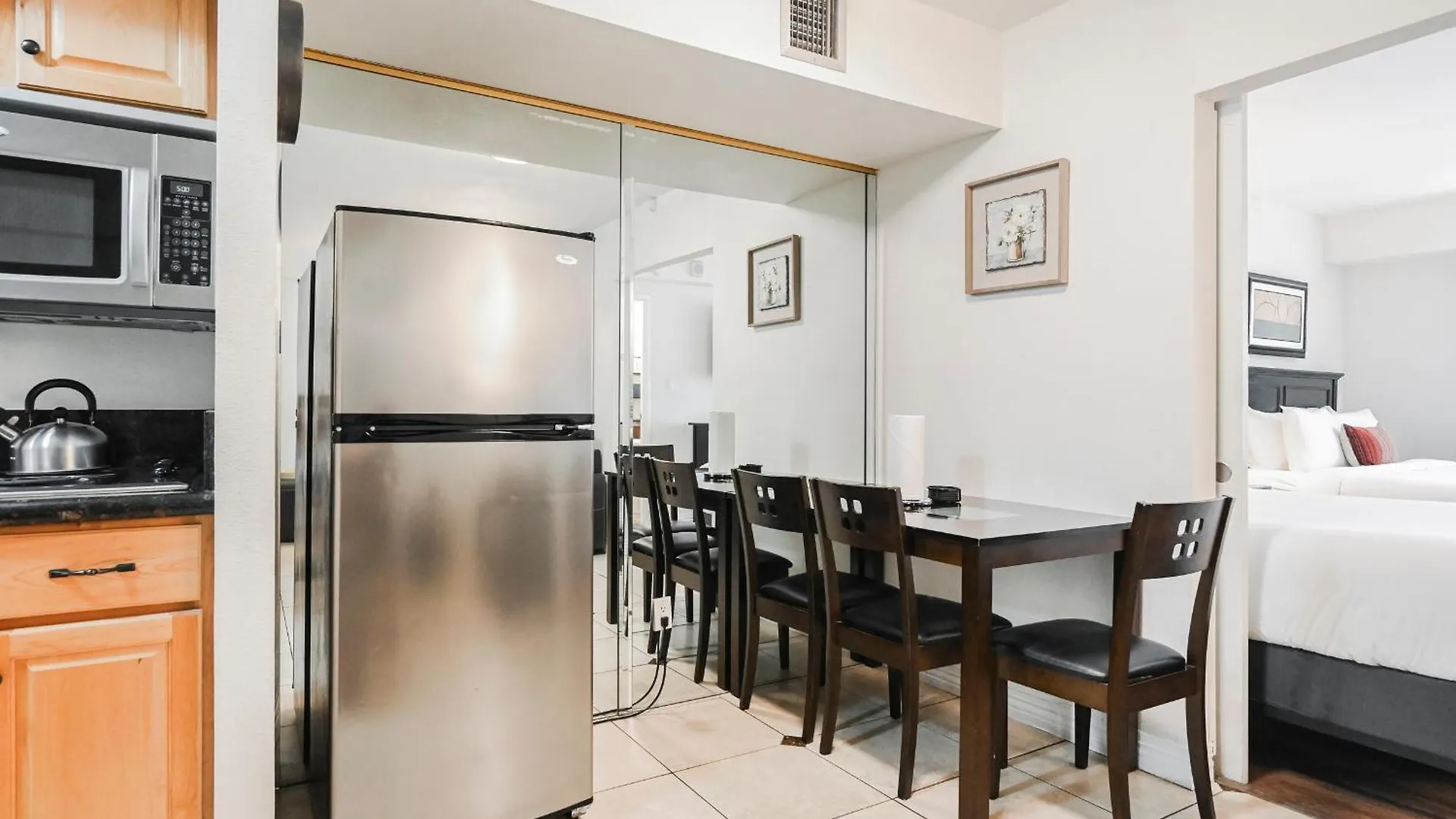 Stripviewsuites At Jockey Club Las Vegas