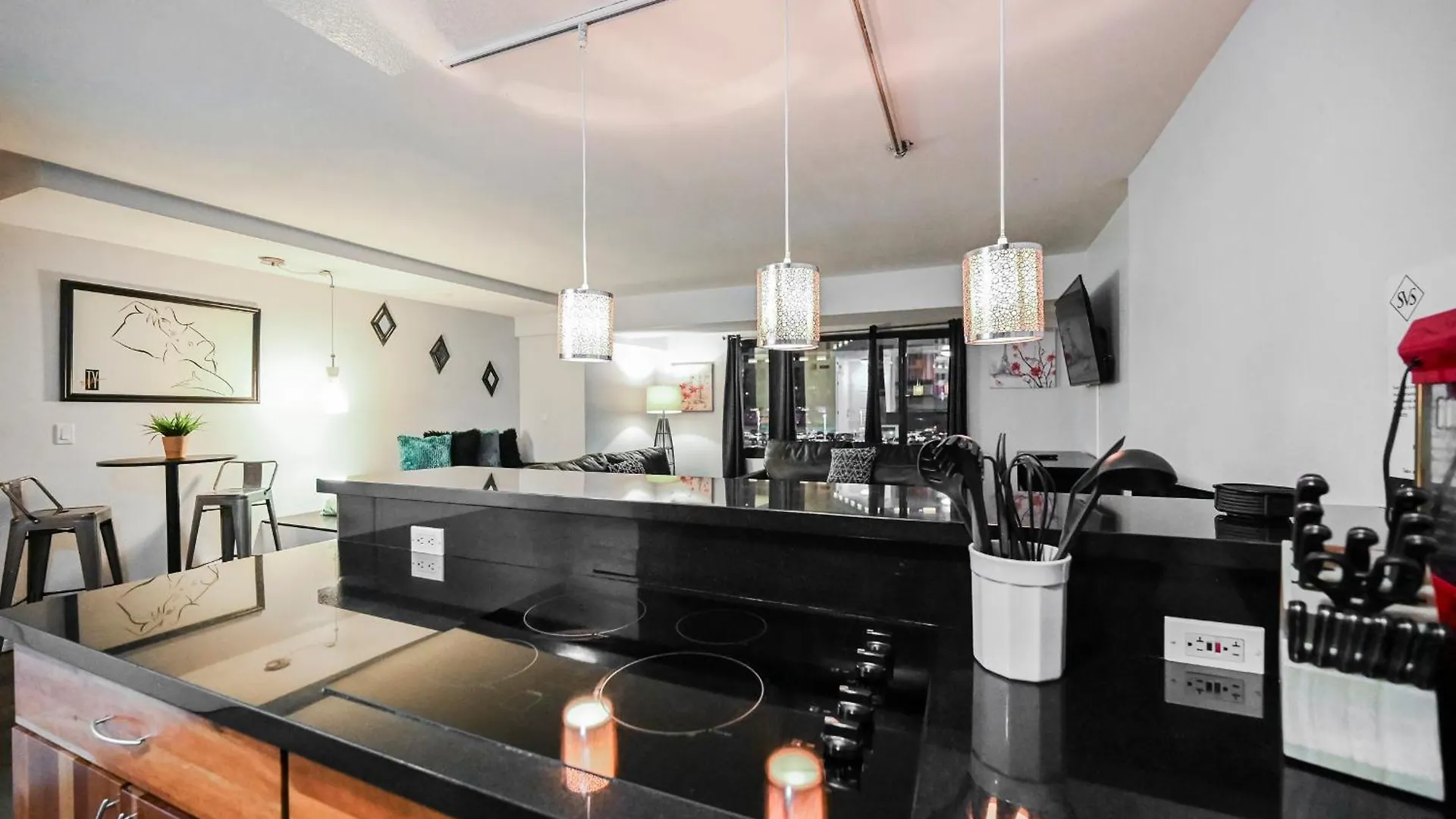 Stripviewsuites At Jockey Club Las Vegas