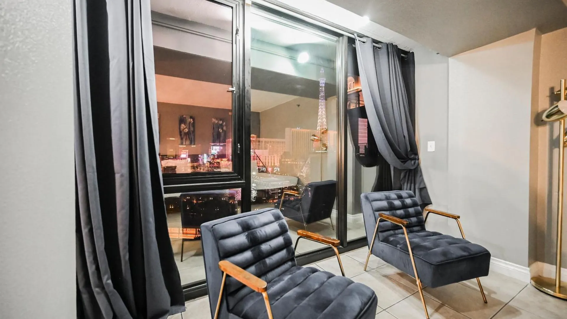 Stripviewsuites At Jockey Club Las Vegas