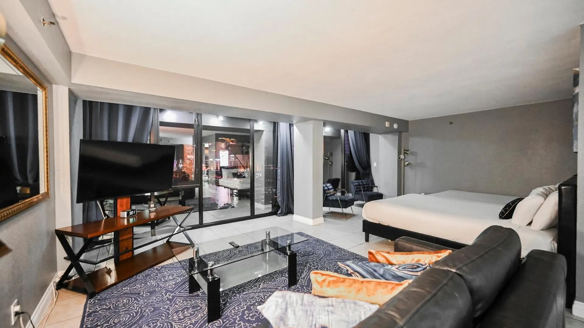 Aparthotel Stripviewsuites At Jockey Club Las Vegas
