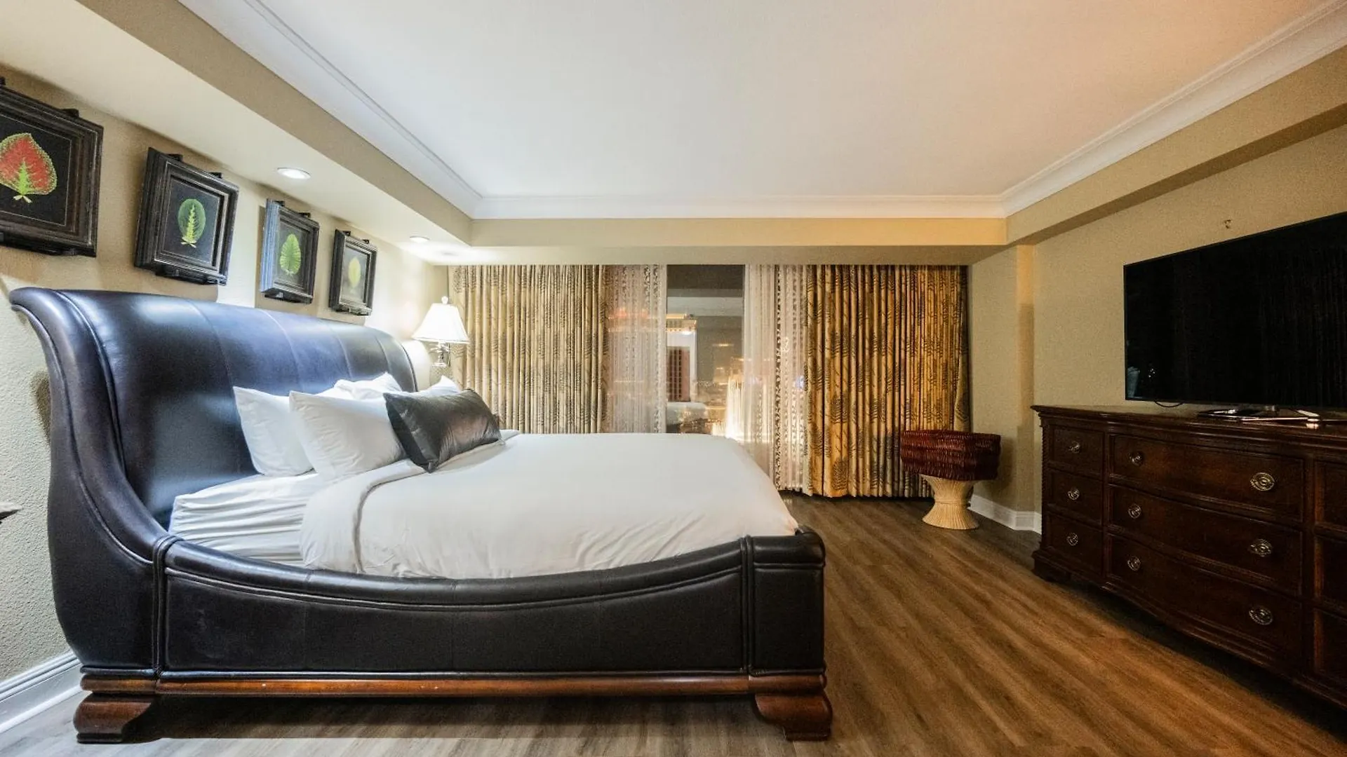 Aparthotel Stripviewsuites At Jockey Club Las Vegas