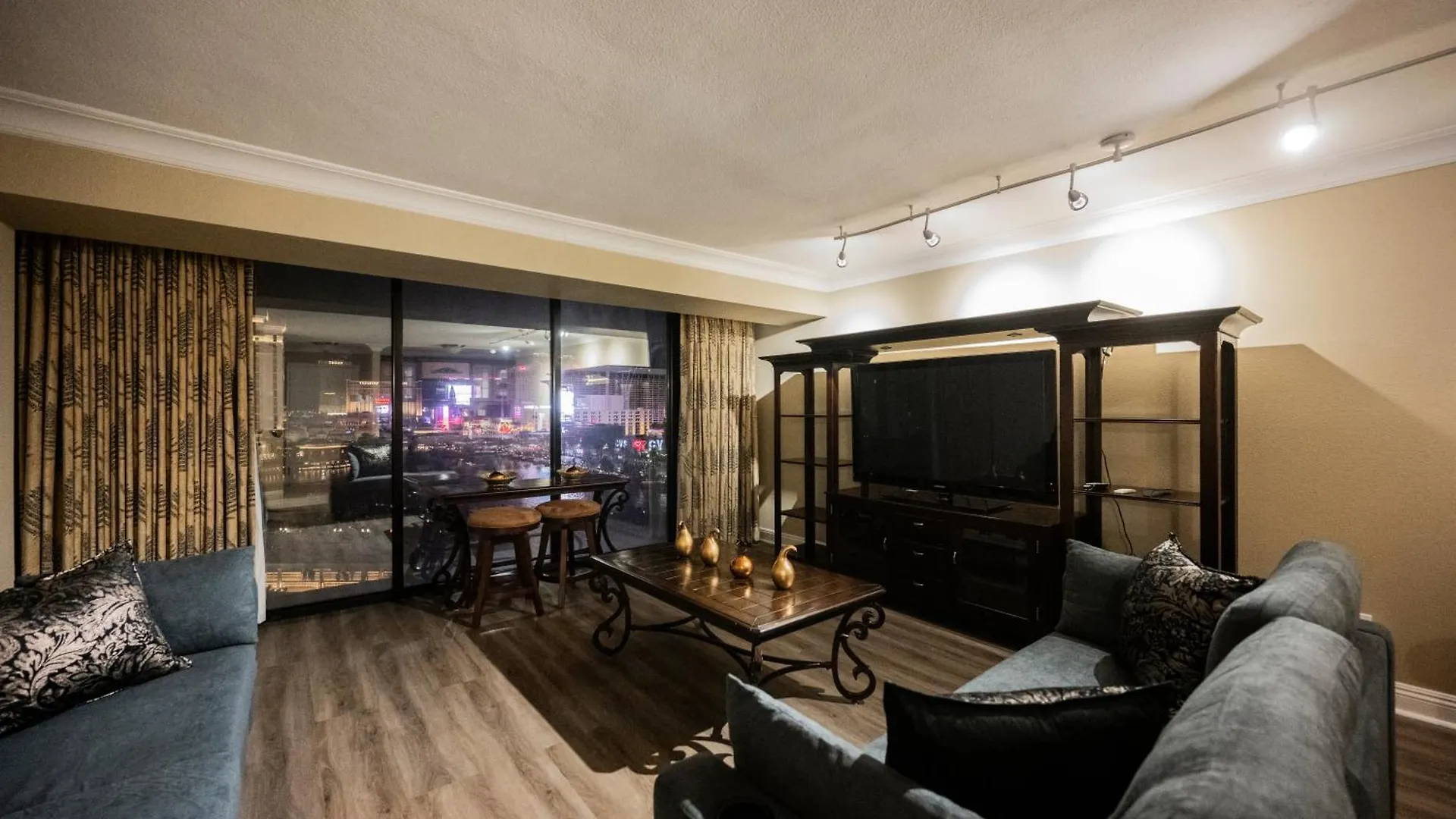 Aparthotel Stripviewsuites At Jockey Club Las Vegas