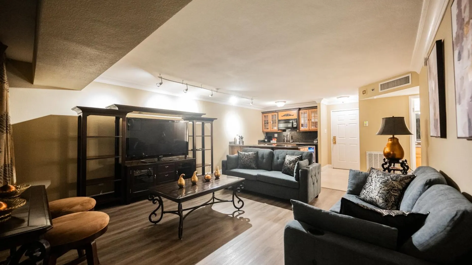 Aparthotel Stripviewsuites At Jockey Club Las Vegas
